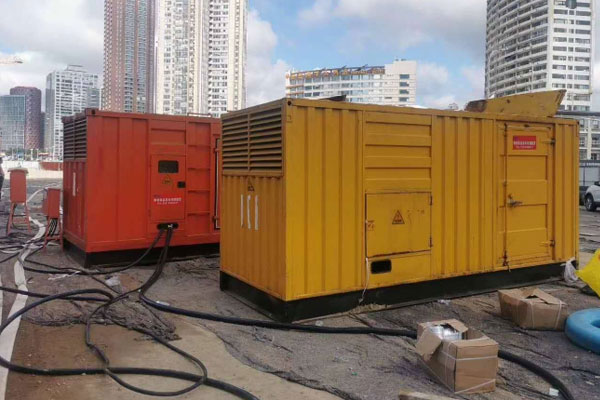 建阳压力测试时，发电机组的燃油系统需要达到多少压力？